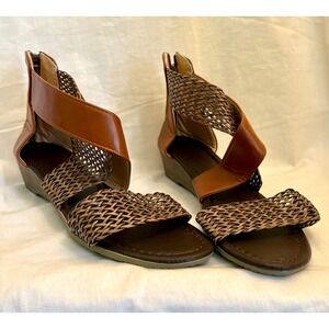 Woven Strappy Wedge Sandals Cognac Brown Bronze Metallic Back Zip Gladiators 8.5